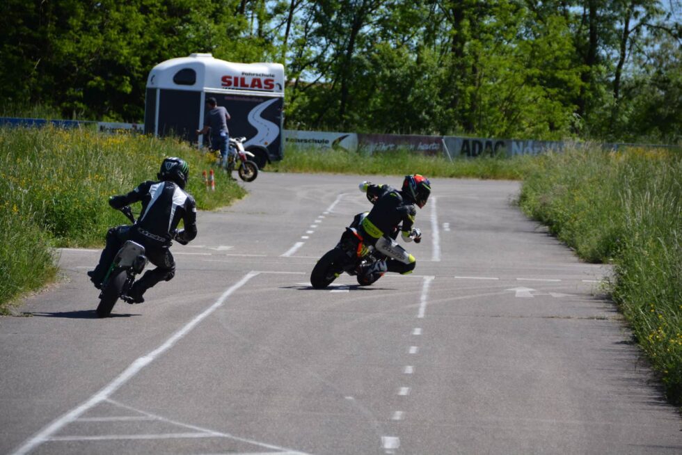 Motorradtraining in der Kurve